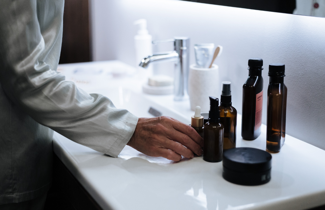 VARIOS CONTENEDORES DE VIDRIO PARA PRODUCTOS DE SKIN CARE 